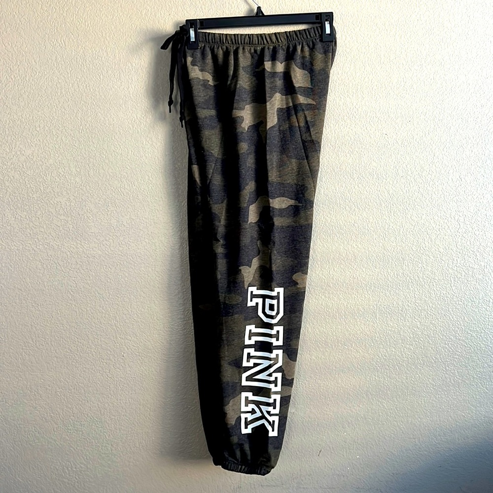 VS Pink green camo classic campus pants